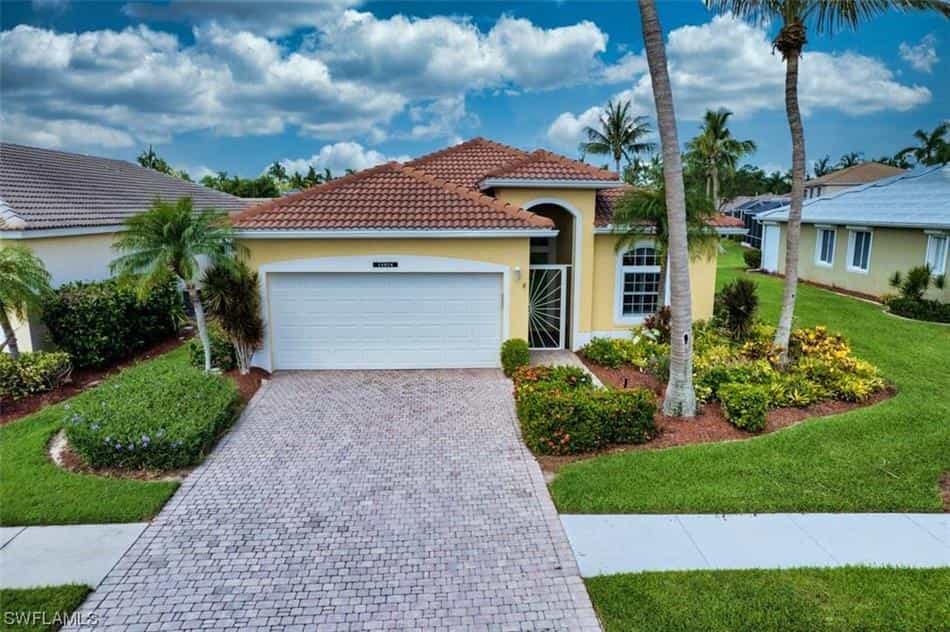 Huis in Cypress Lake, Florida 12066282