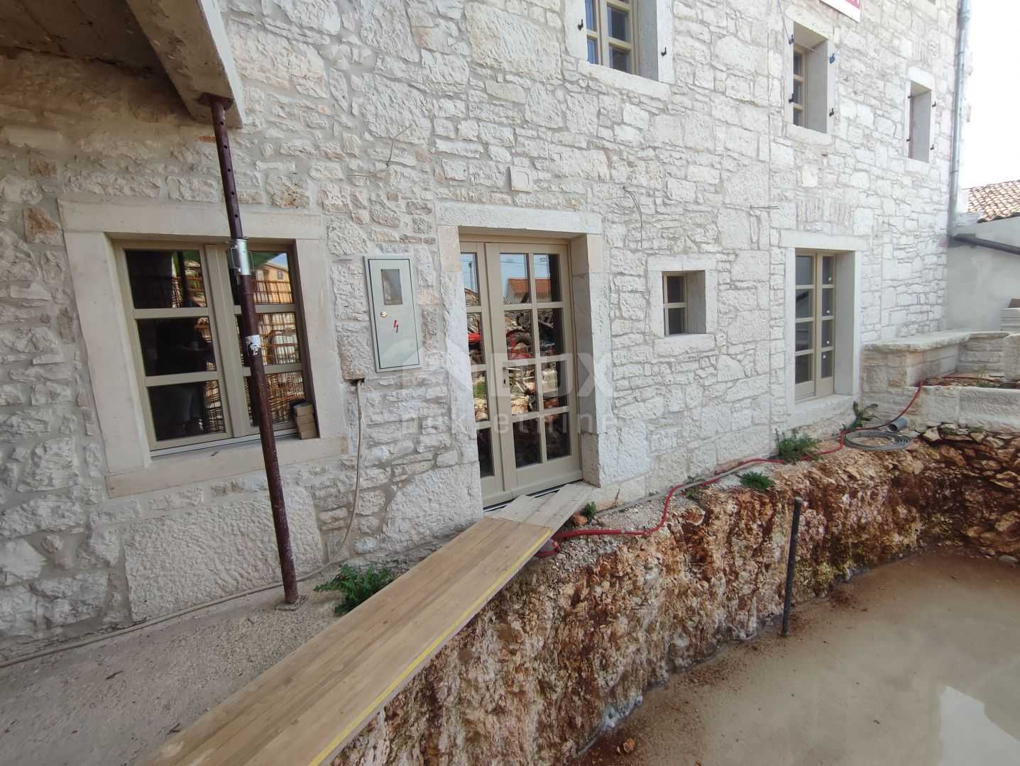 House in Kaštelir, Istria County 12066633