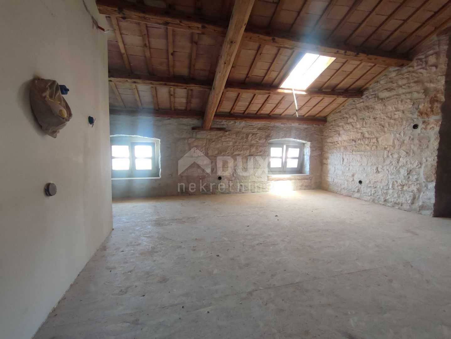 casa no Kaštelir, Istria County 12066633