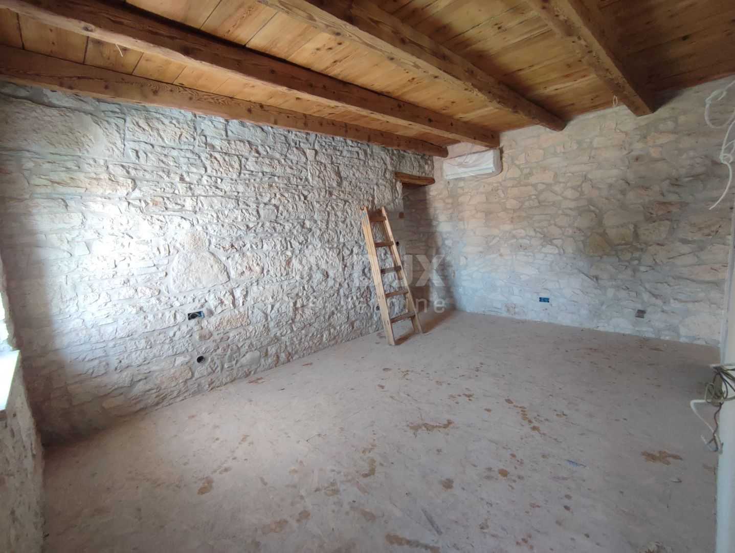 بيت في Kaštelir, Istria County 12066633