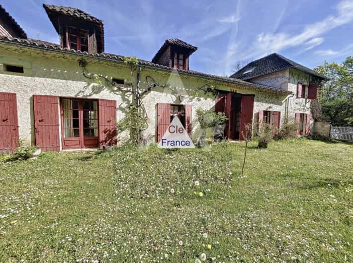 집 에 Serandon, Nouvelle-Aquitaine 12067685