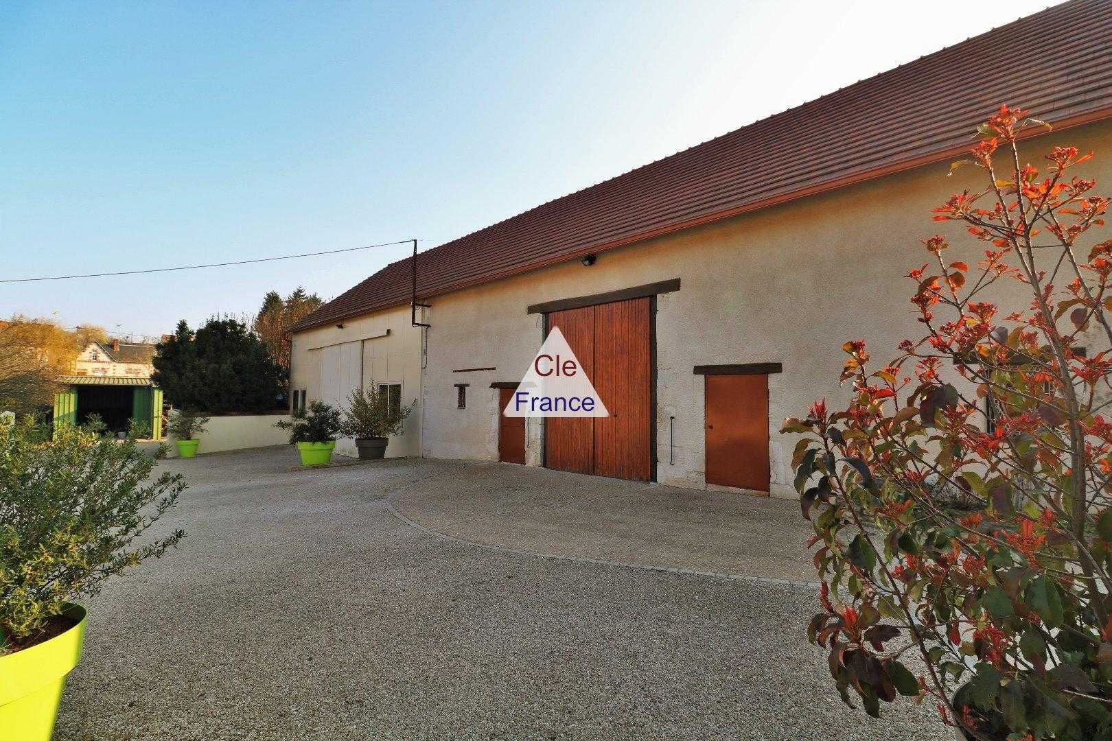 房子 在 Nogent-sur-Vernisson, Centre-Val de Loire 12067689