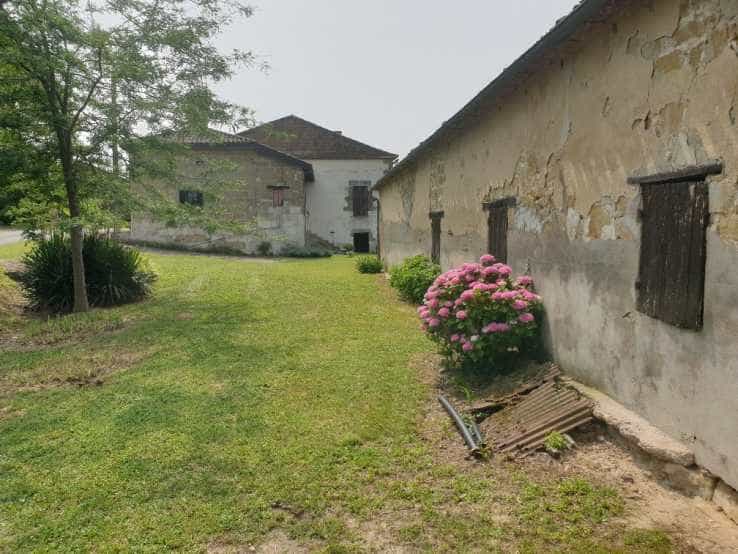 House in Montignac-Toupinerie, Nouvelle-Aquitaine 12069271