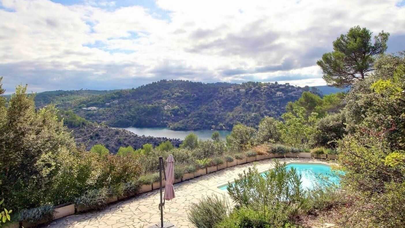 집 에 Esparron-de-Verdon, Provence-Alpes-Cote d'Azur 12069365
