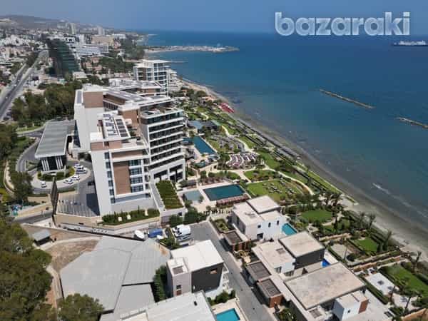 Condominium in Agios Tychon, Limassol 12069676