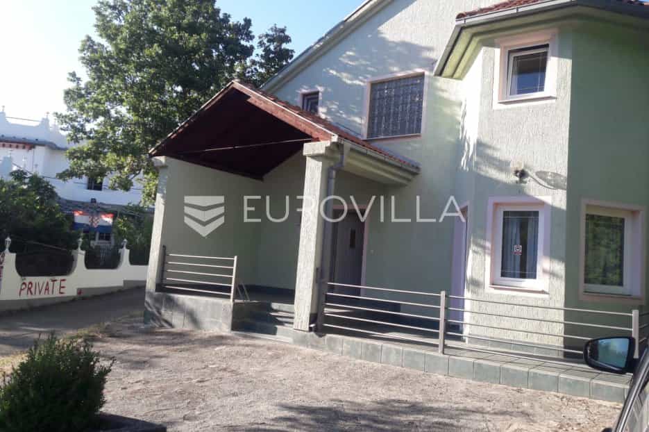 House in Crikvenica, Primorsko-Goranska Zupanija 12070094