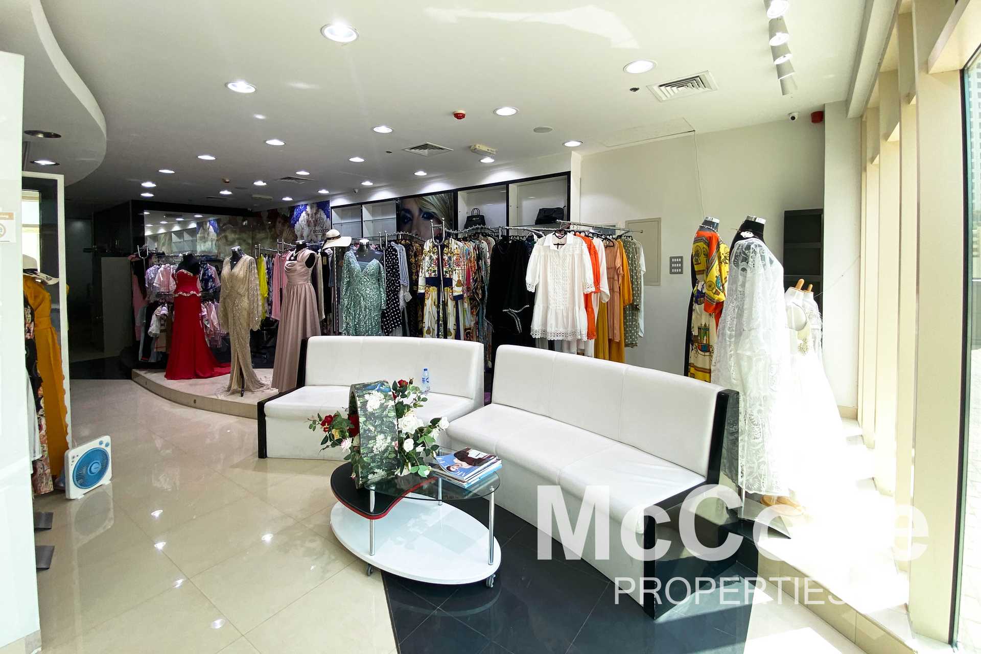 Retail in Dubai, Dubayy 12070235