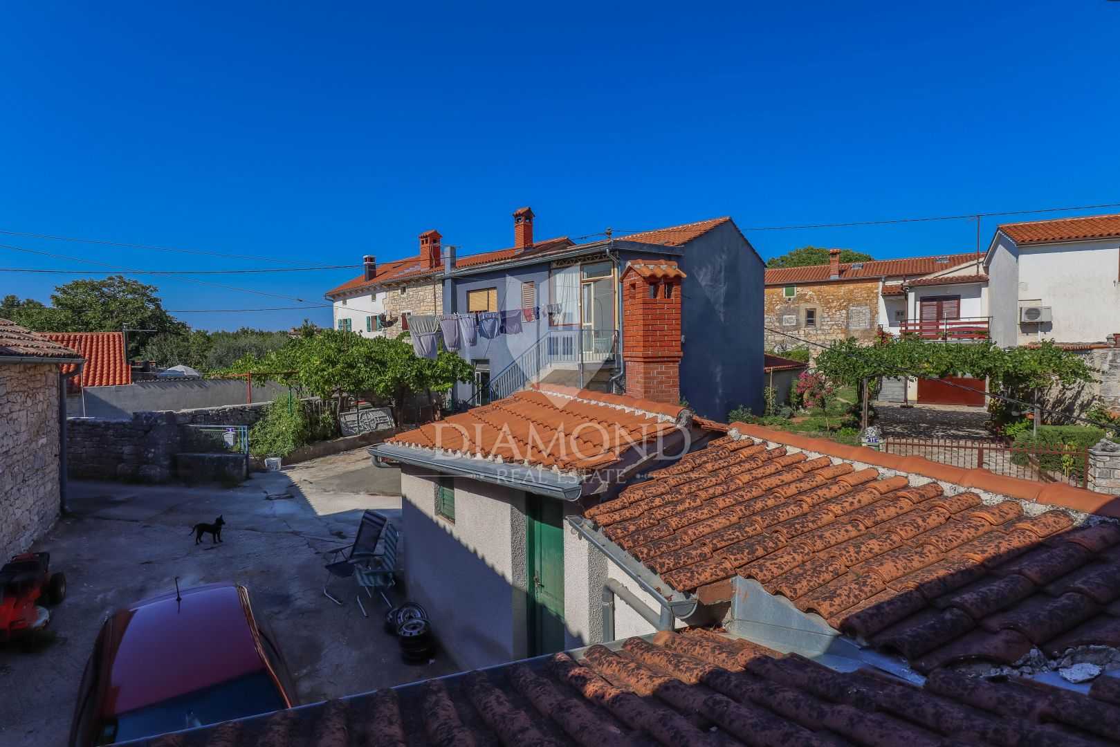жилой дом в Peresiji, Istarska županija 12070331