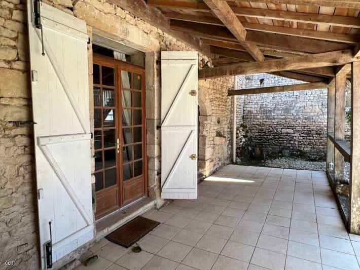 House in Villefagnan, Nouvelle-Aquitaine 12071284