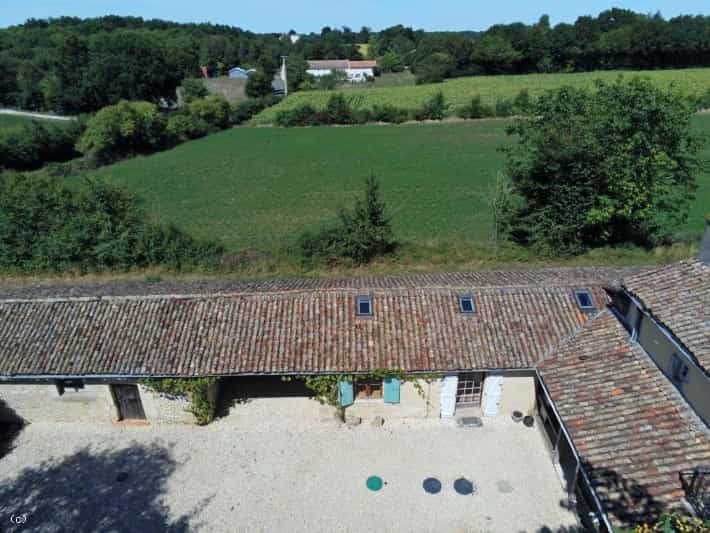 House in Villefagnan, Nouvelle-Aquitaine 12071284