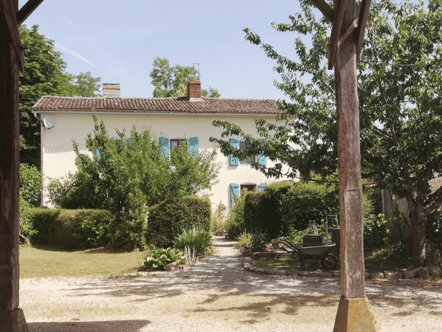 Rumah di Ruffec, Nouvelle-Aquitaine 12071313