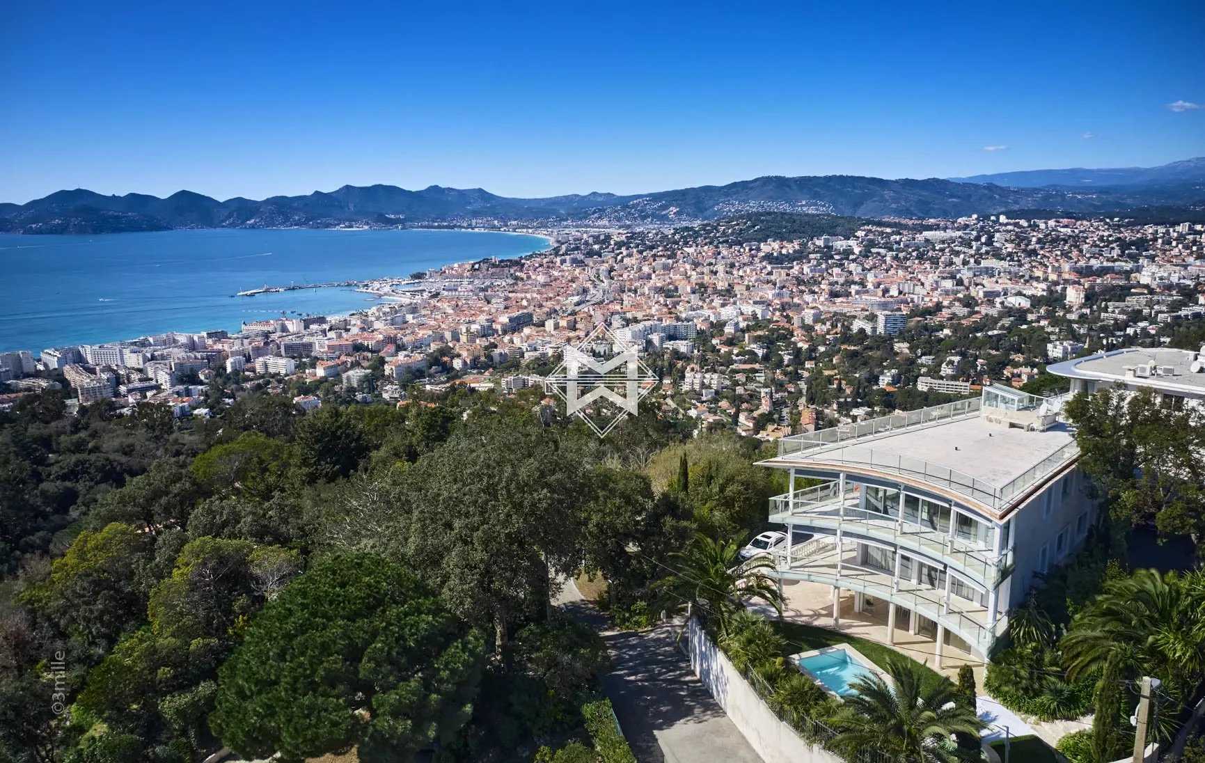 住宅 在 Cannes, Alpes-Maritimes 12073955