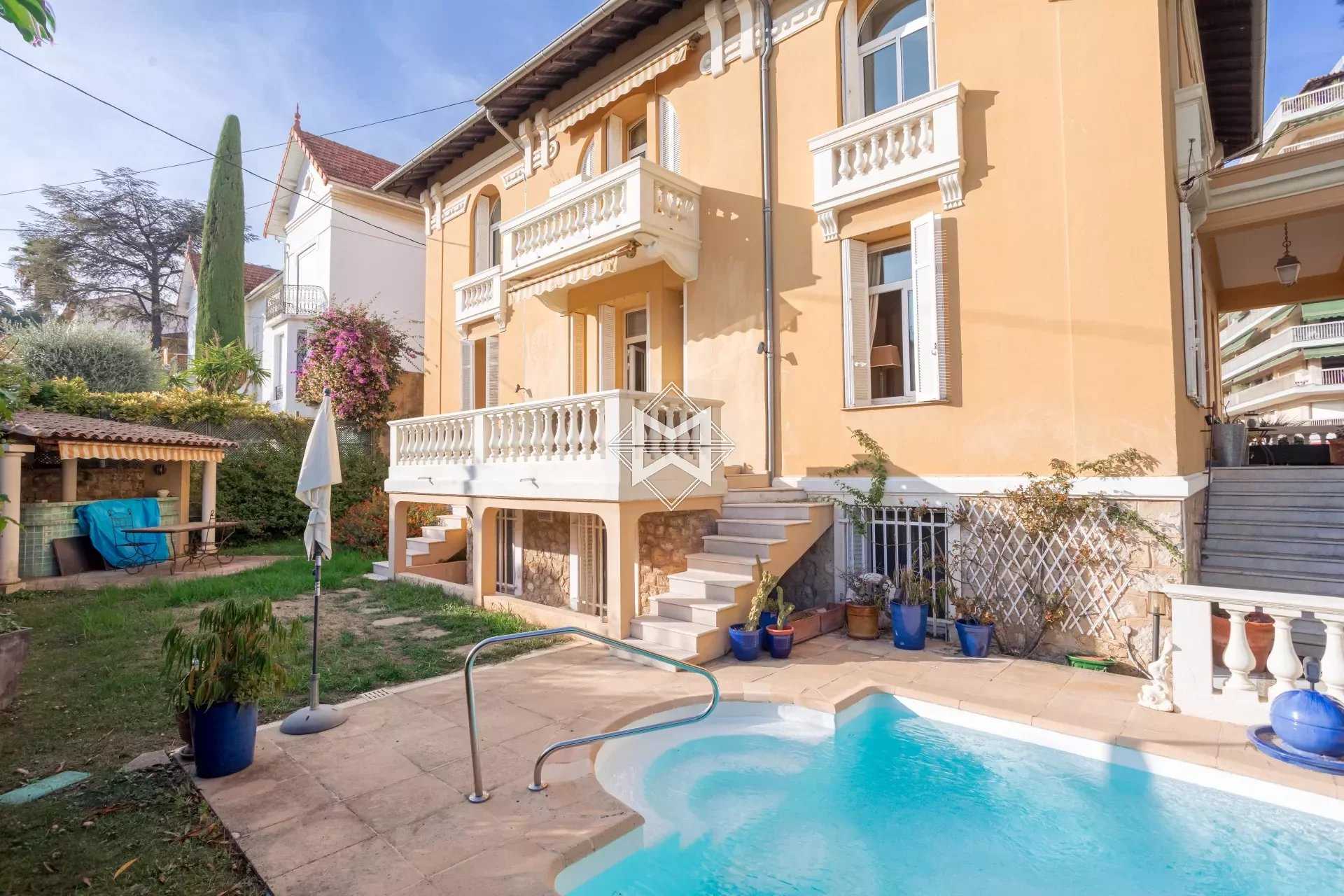 Rumah di Cannes, Provence-Alpes-Cote d'Azur 12073965