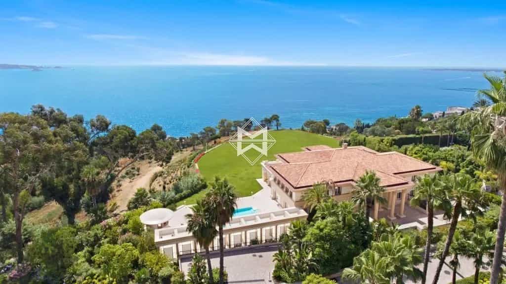 House in Cannes, Provence-Alpes-Cote d'Azur 12073969