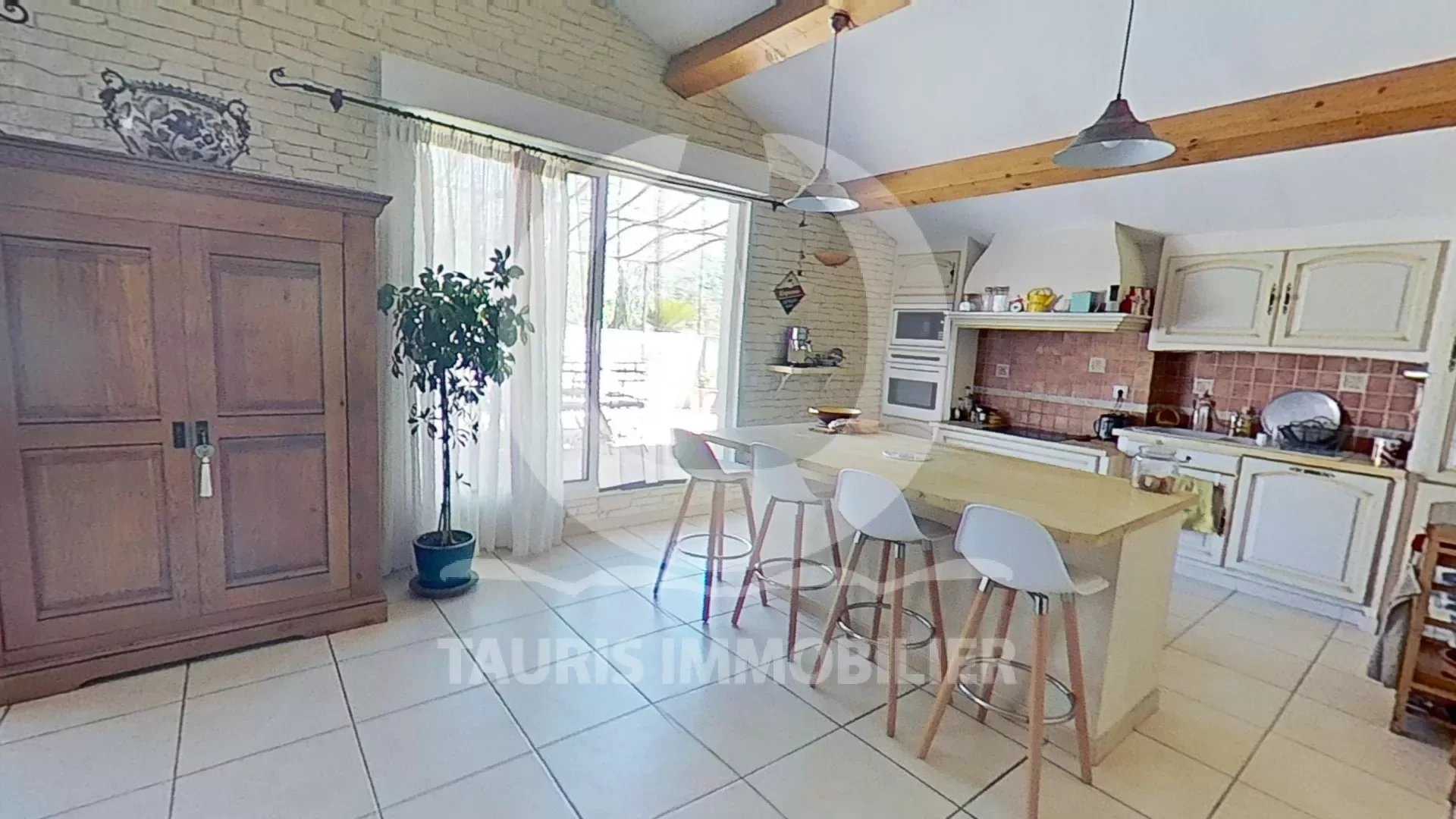 Huis in Aubagne, Provence-Alpes-Côte d'Azur 12074007