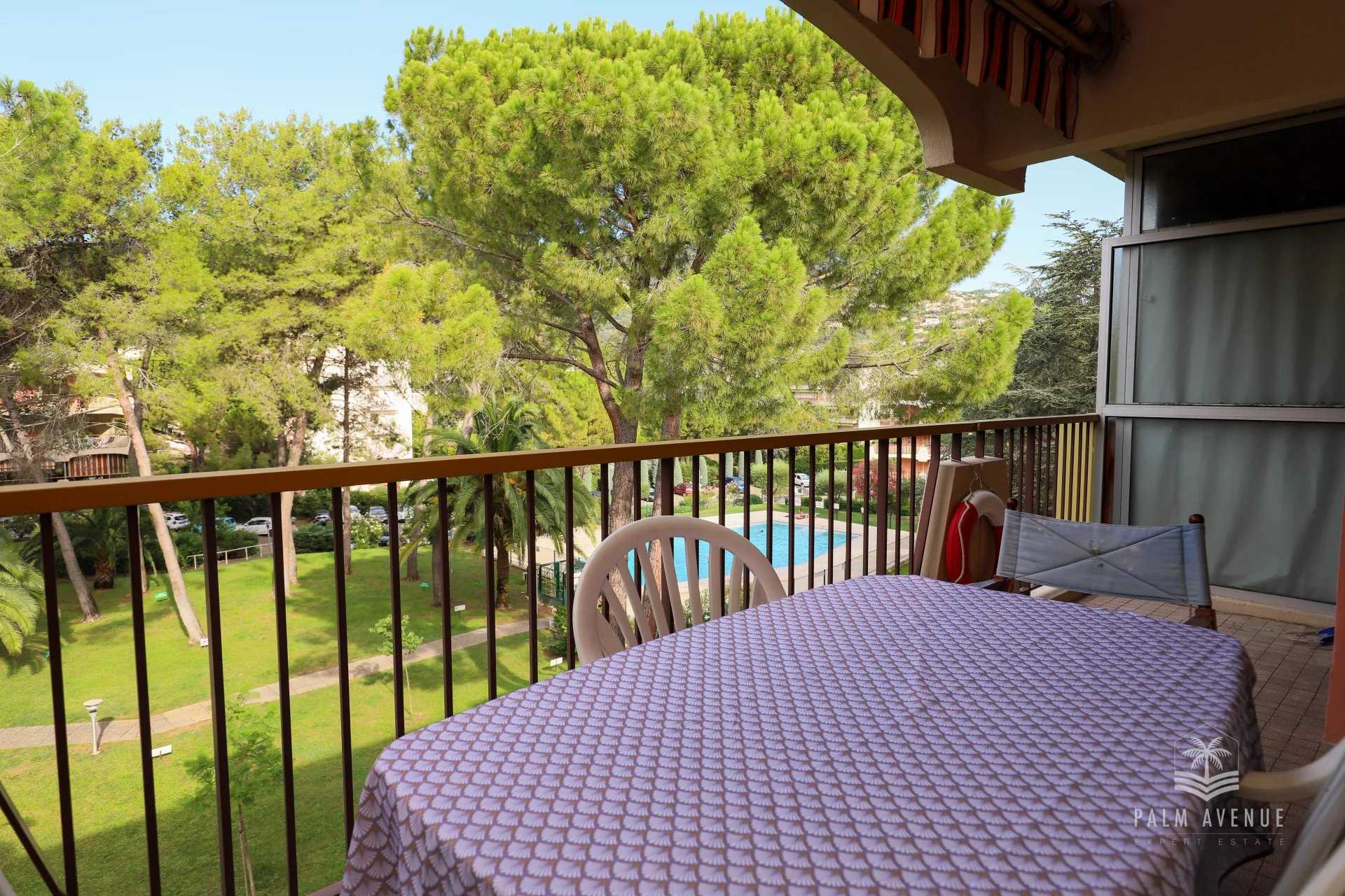 Condominium in Mandelieu-la-Napoule, Provence-Alpes-Cote d'Azur 12074022