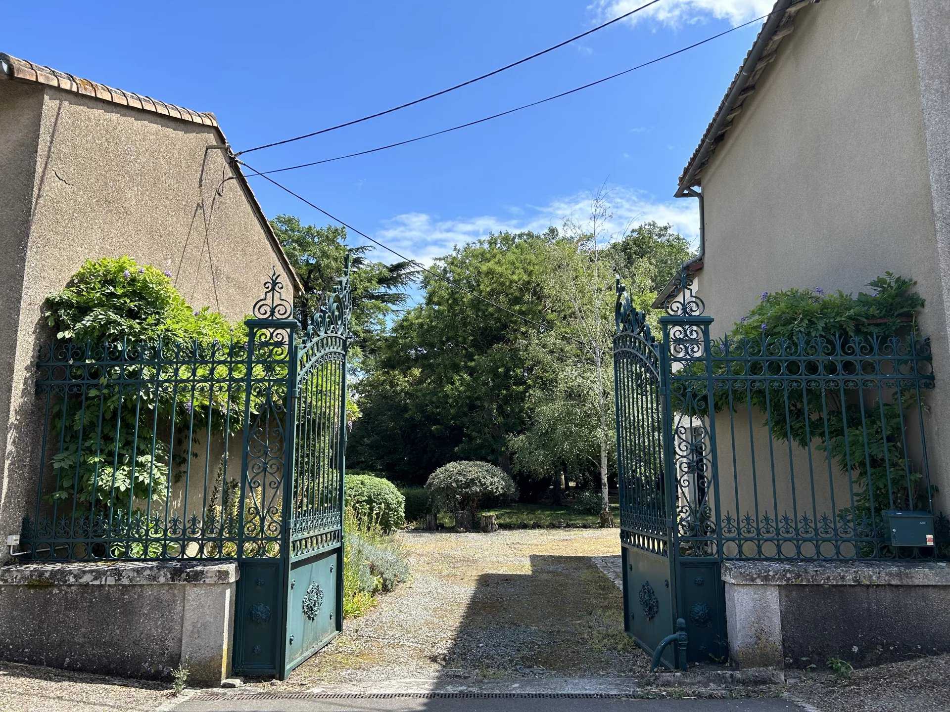 住宅 在 Thénezay, Deux-Sèvres 12074051
