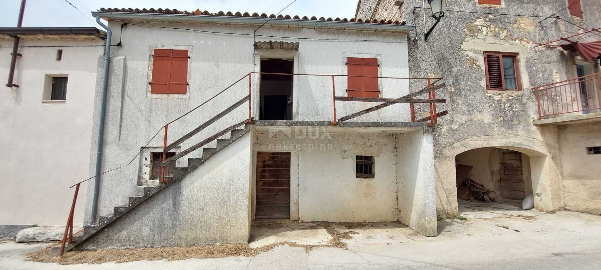 casa en Sveti Petar u Sumi, Istarska Županija 12074319