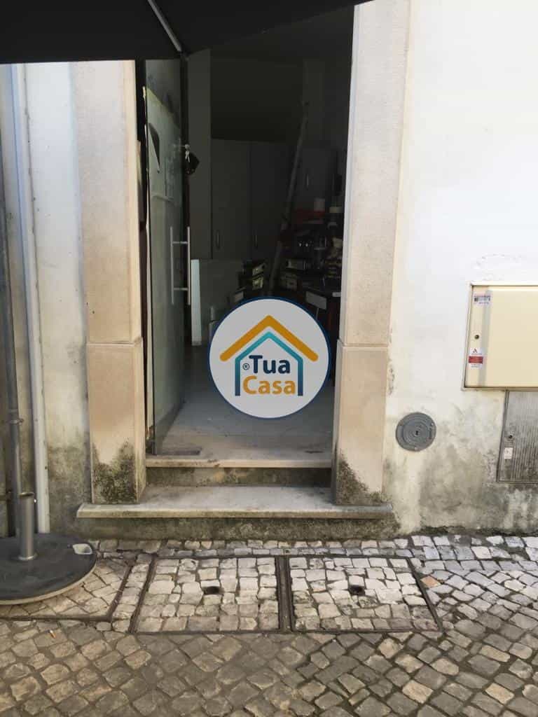 Sprzedaż detaliczna w Coimbra, Coimbra 12074352