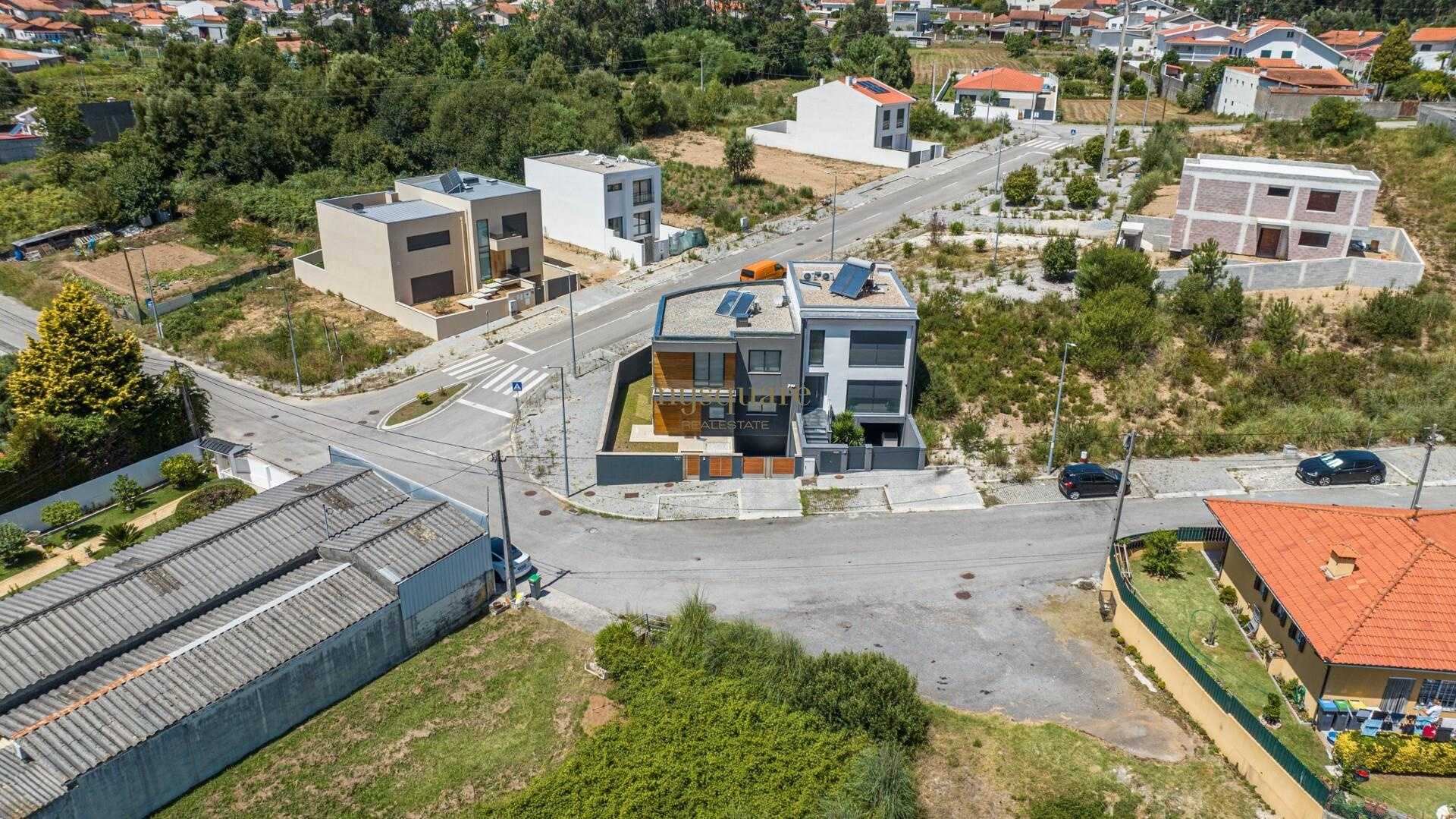 House in Nogueira da Regedoura, Aveiro 12074357