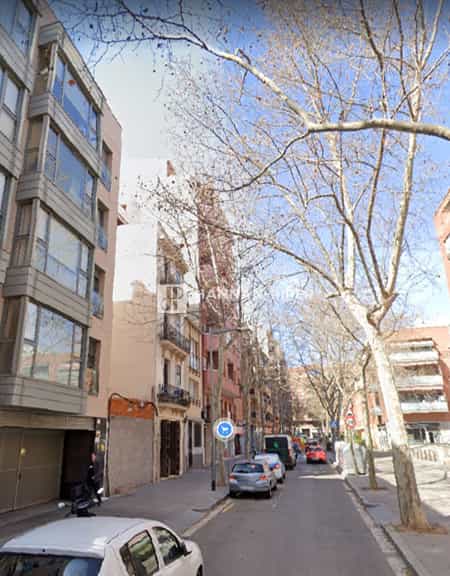 Annen i Barcelona, Catalonia 12074361