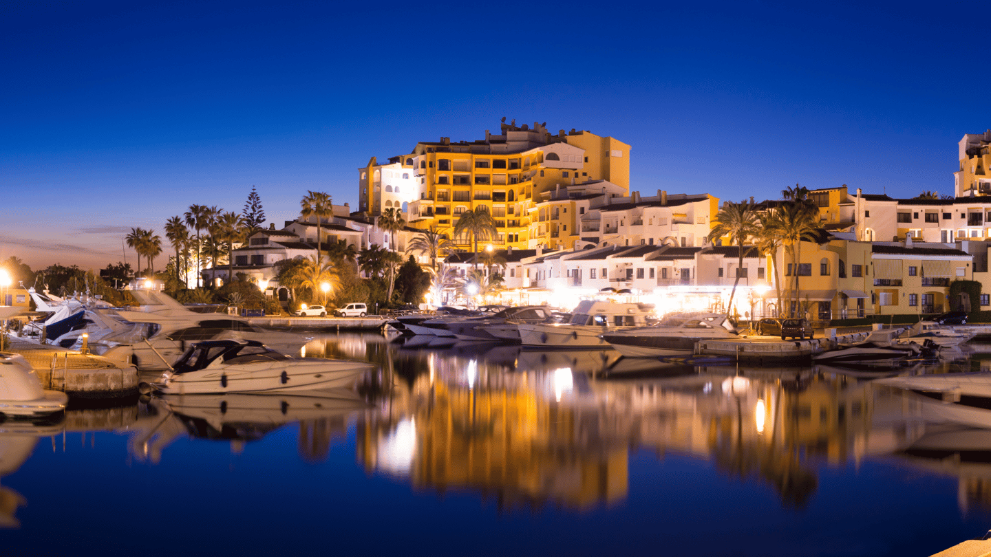 Condominium in Marbella, Andalucía 12074558