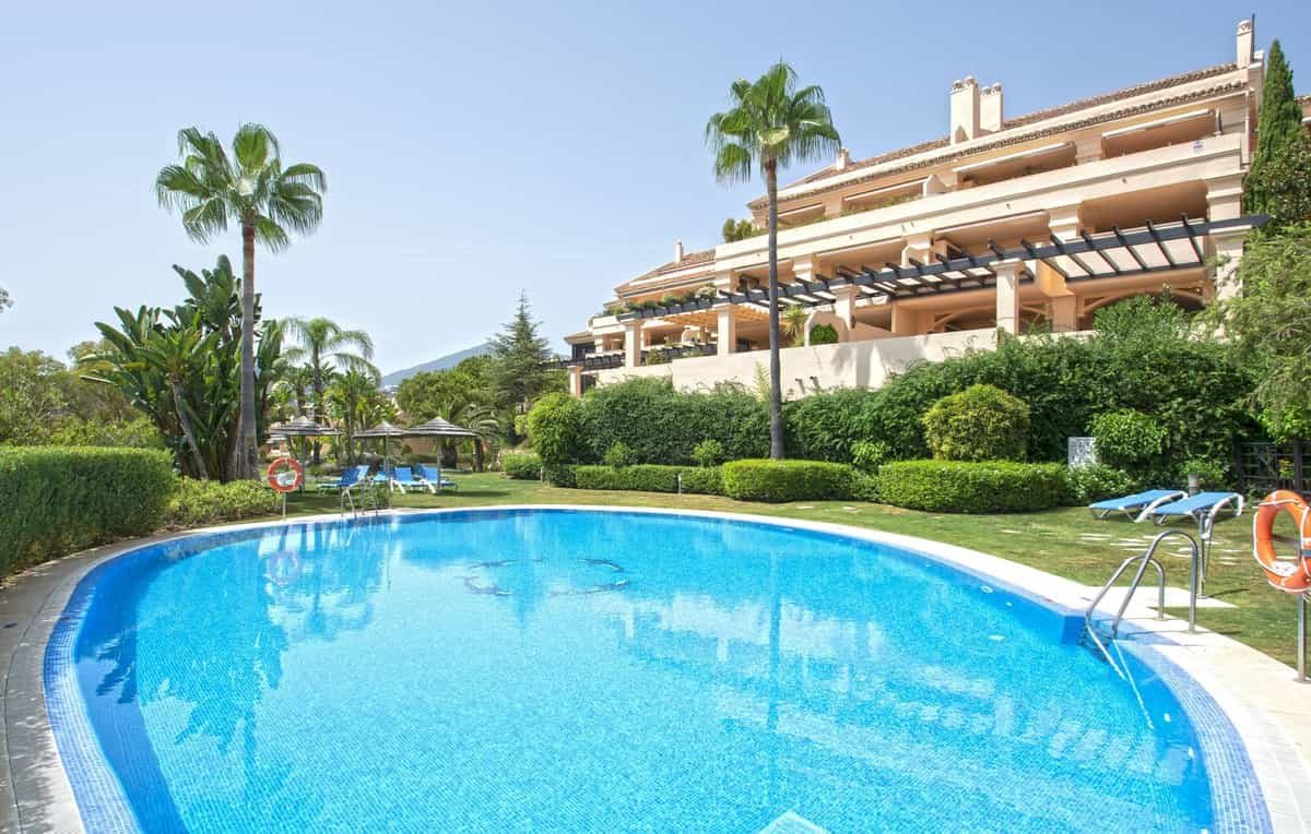 Condominium in Marbella, Andalusia 12075242