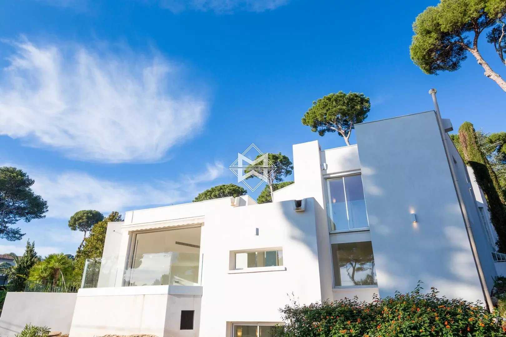 Residential in Antibes, Alpes-Maritimes 12075271