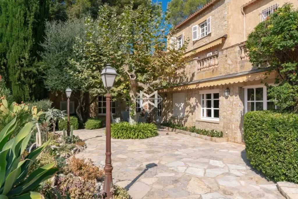 Rumah di Antibes, Provence-Alpes-Cote d'Azur 12075272