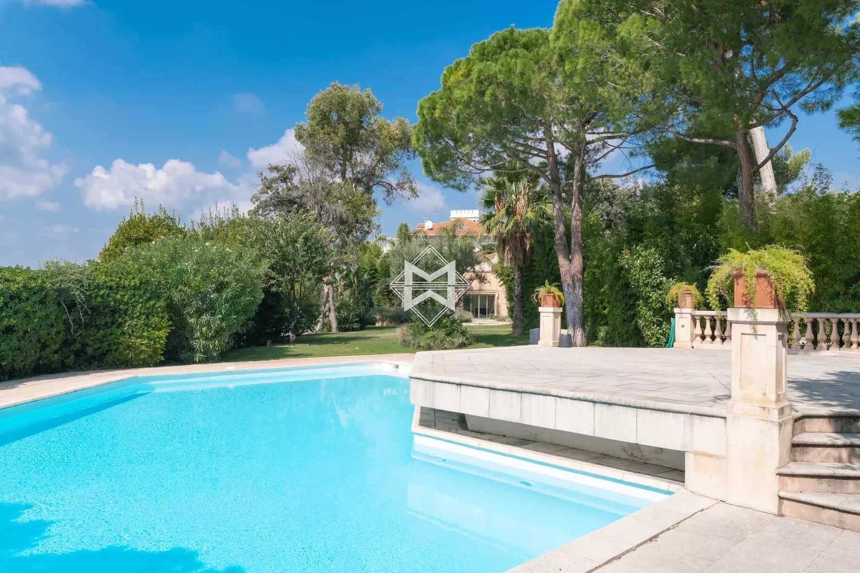 Huis in Antibes, Provence-Alpes-Côte d'Azur 12075274
