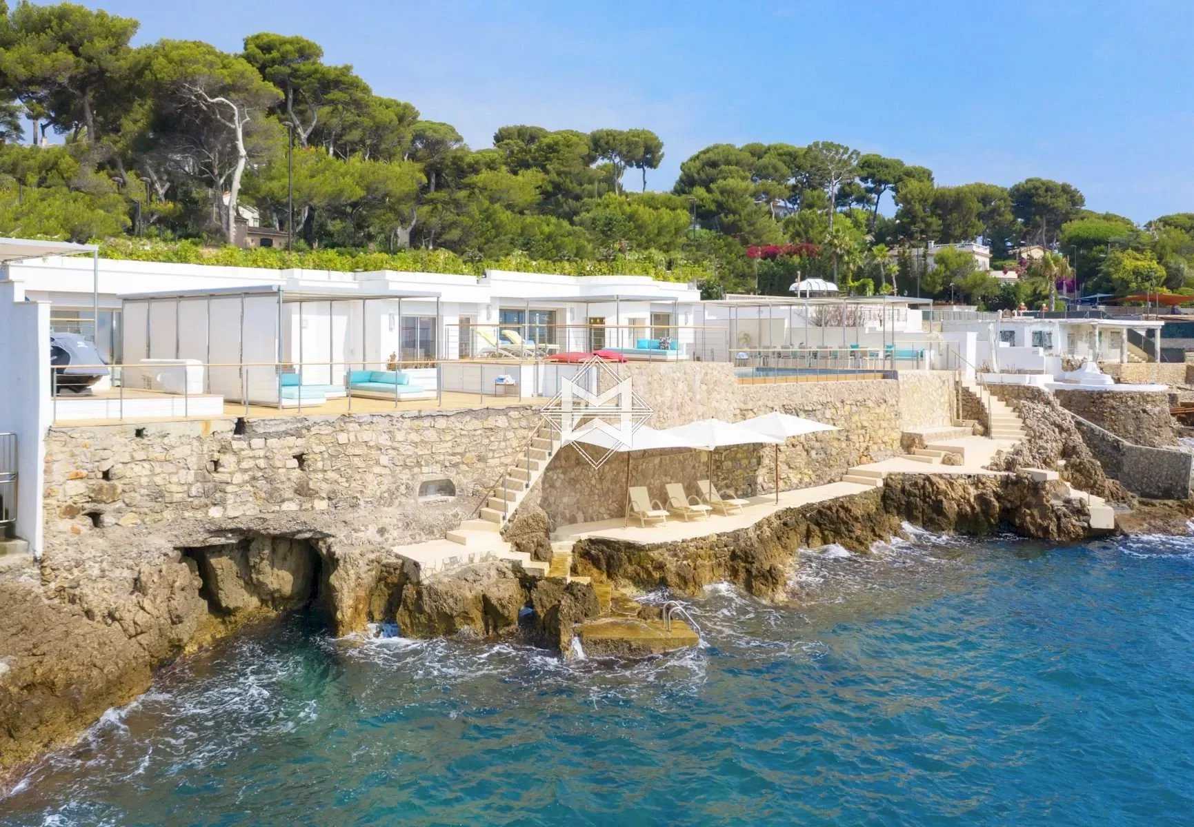 Residential in Antibes, Alpes-Maritimes 12075278