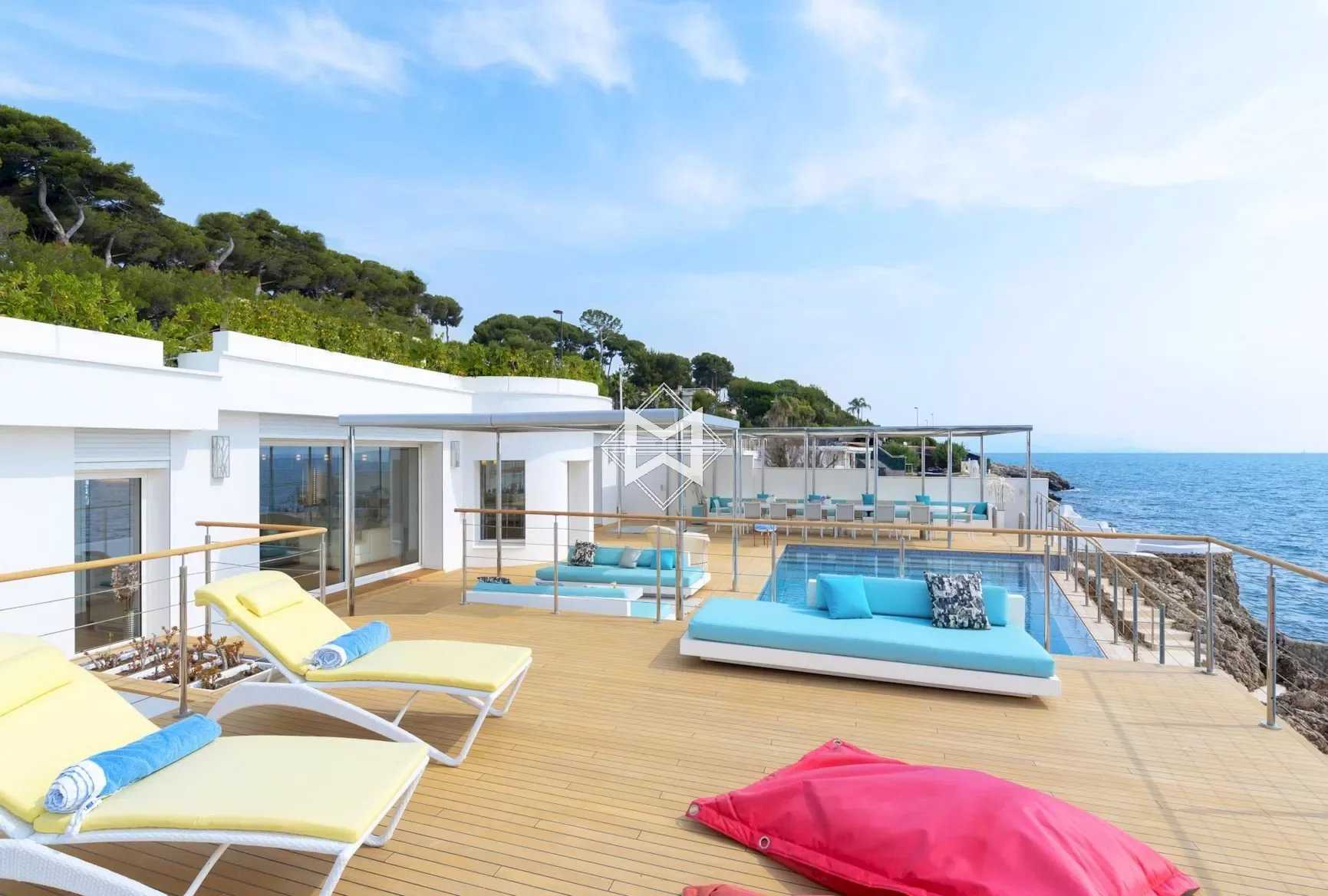 House in Antibes, Provence-Alpes-Cote d'Azur 12075278