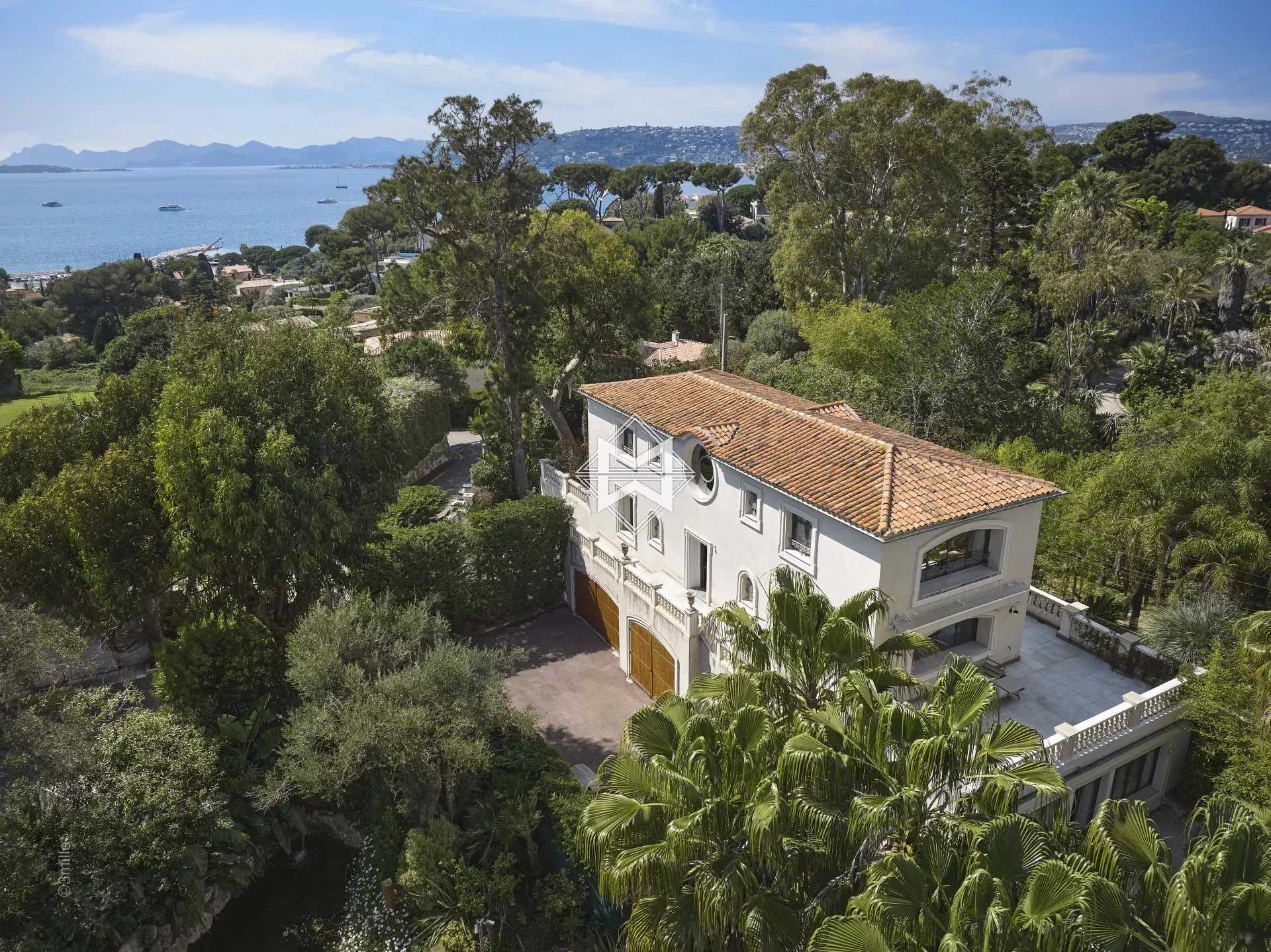 Residential in Antibes, Alpes-Maritimes 12075279