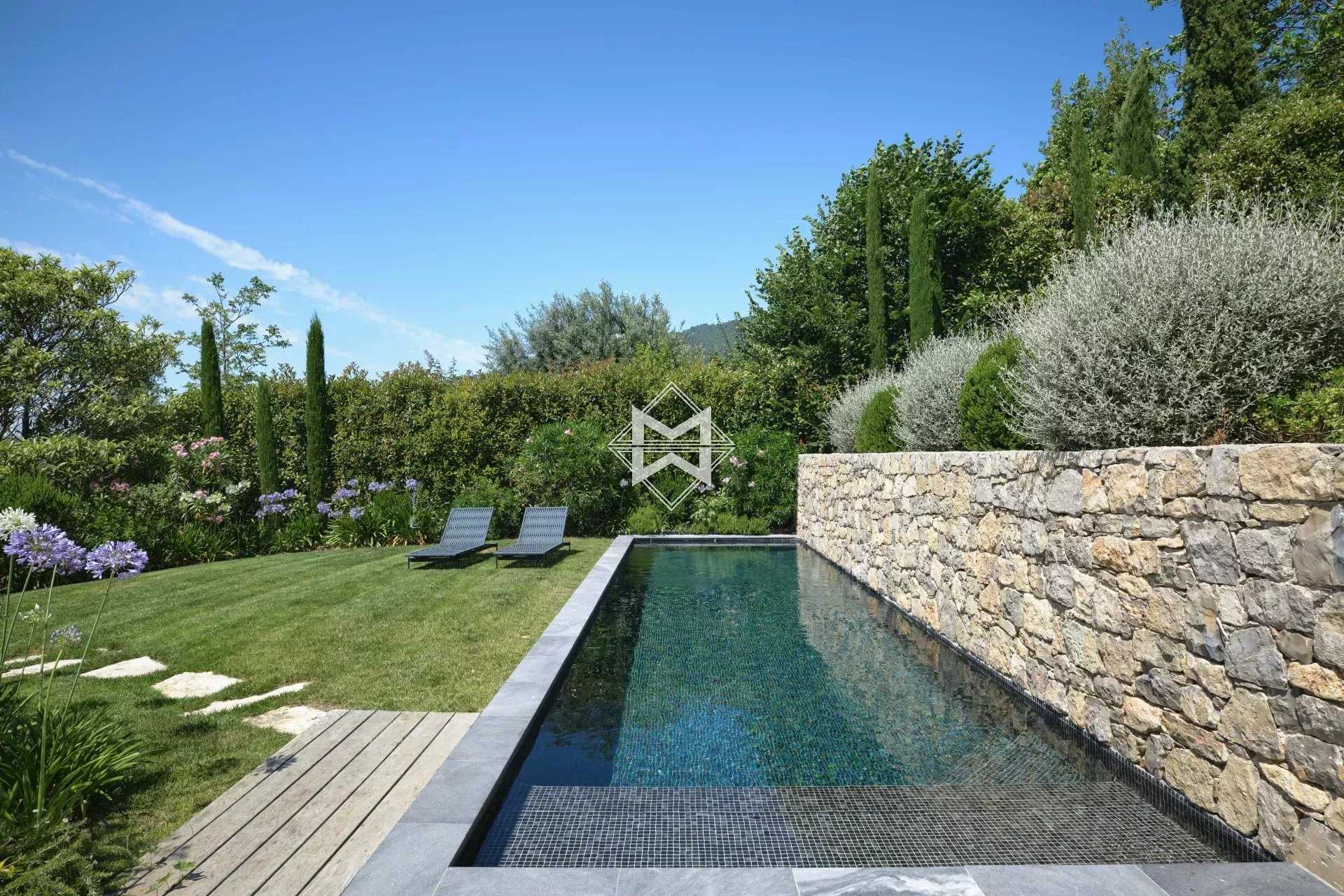 σπίτι σε Fayence, Provence-Alpes-Cote d'Azur 12075280