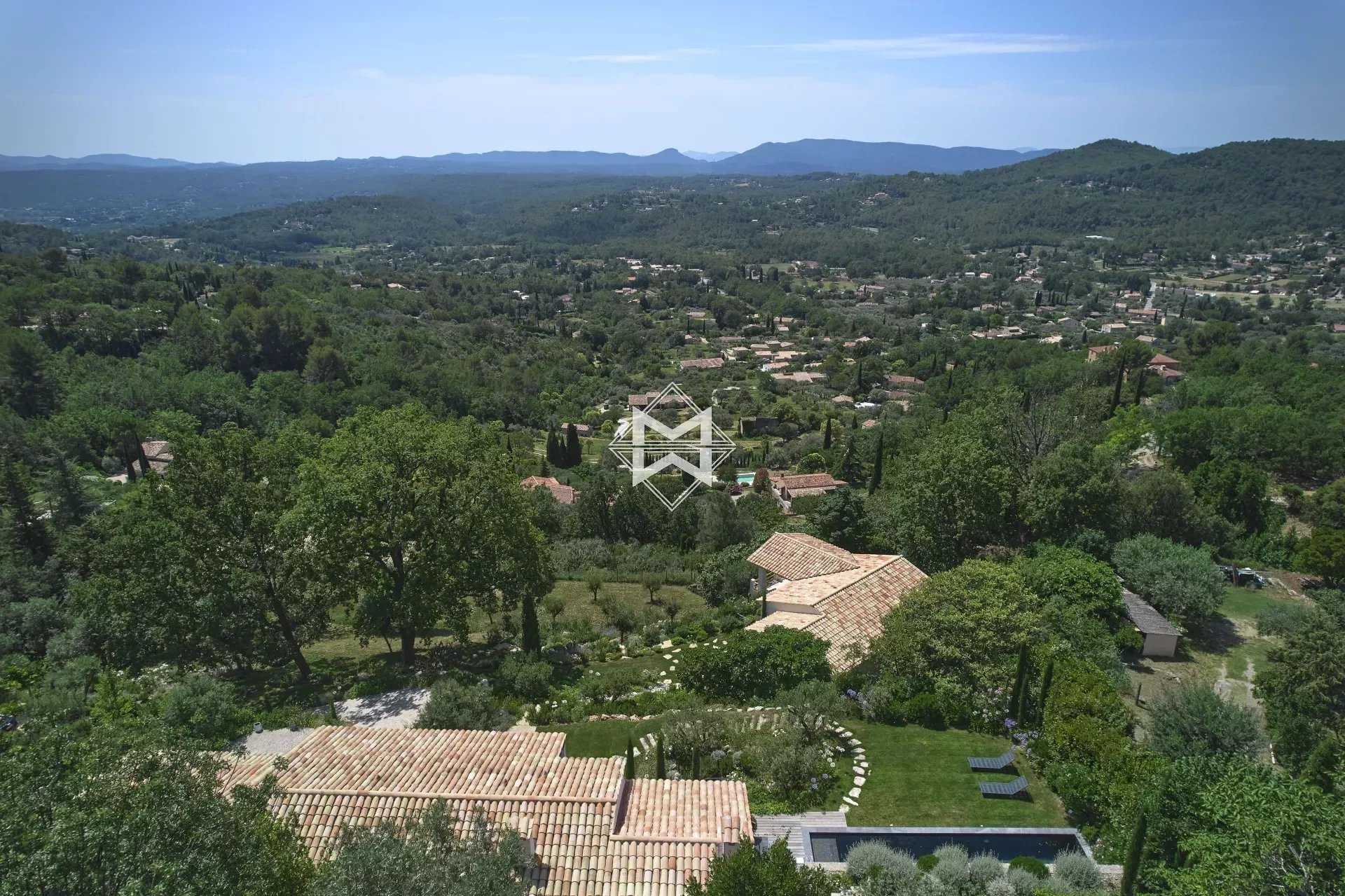 σπίτι σε Fayence, Provence-Alpes-Cote d'Azur 12075280