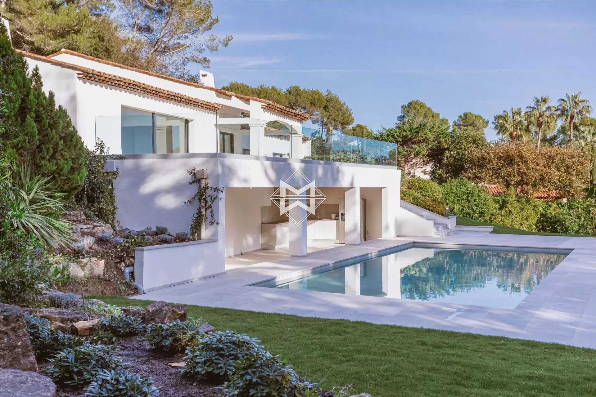 House in Mougins, Provence-Alpes-Cote d'Azur 12075295