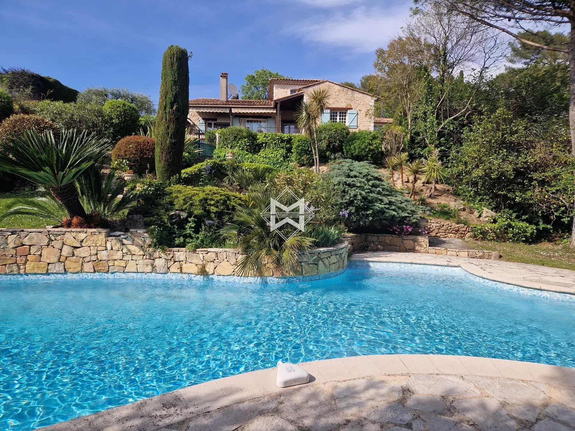 House in Mougins, Provence-Alpes-Cote d'Azur 12075299