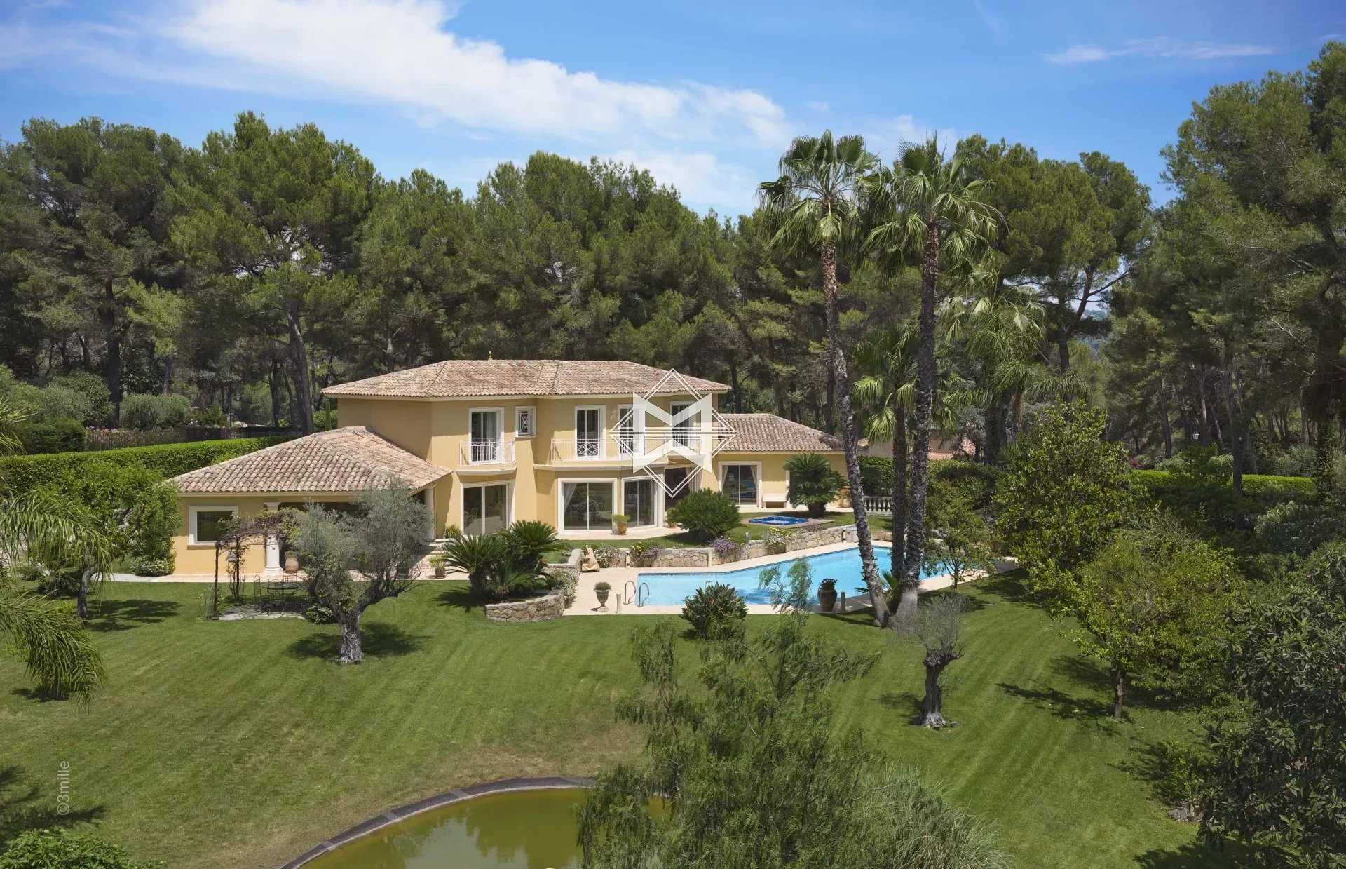 House in Mougins, Provence-Alpes-Cote d'Azur 12075300