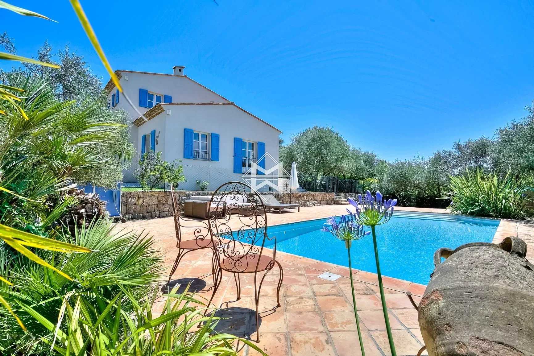 Residential in Le Rouret, Alpes-Maritimes 12075301
