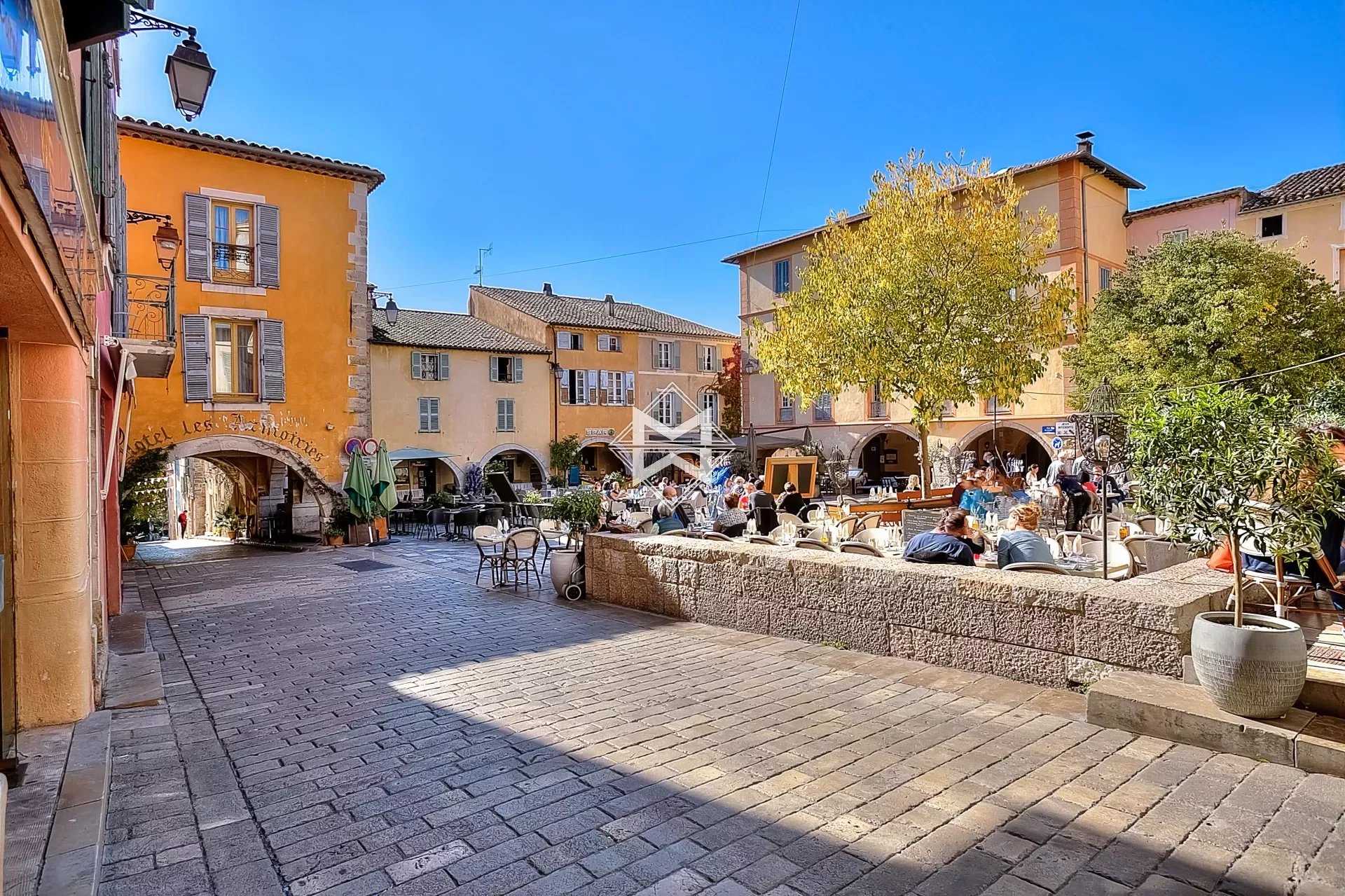 Commercial in Opio, Alpes-Maritimes 12075302
