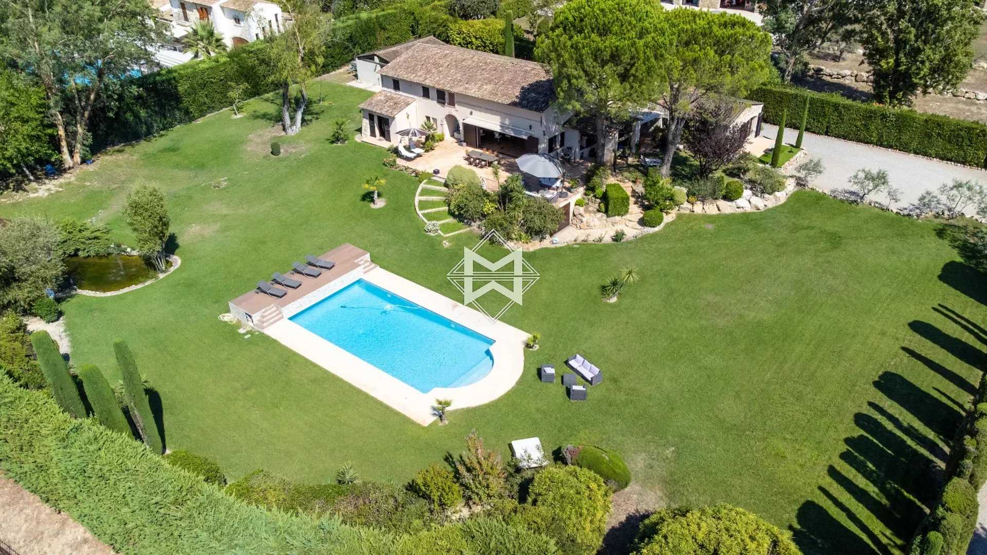 residencial no Châteauneuf-Grasse, Alpes-Maritimes 12075305