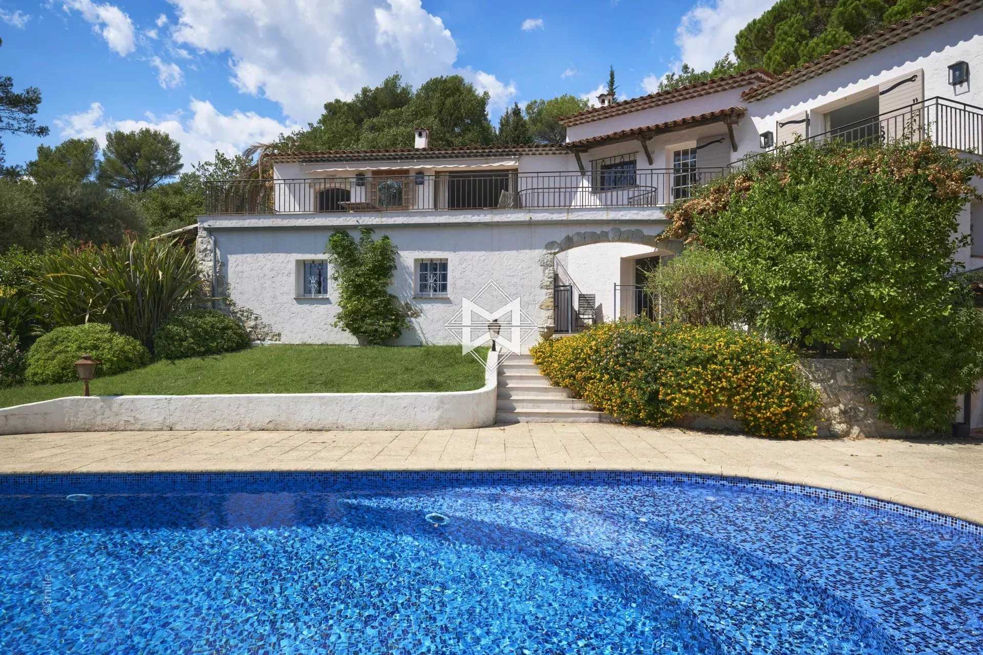 rumah dalam Le Collet, Provence-Alpes-Côte d'Azur 12075306