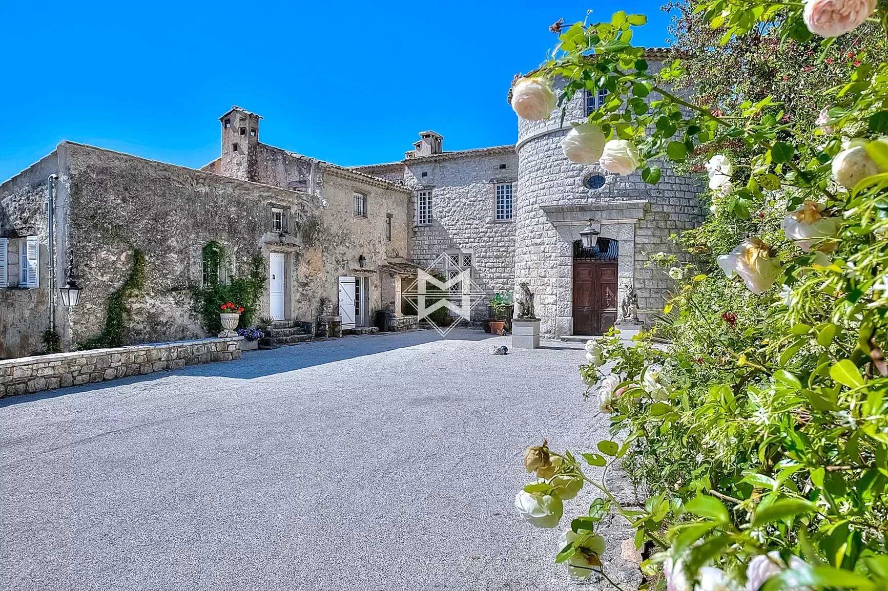 House in Le Broc, Provence-Alpes-Cote d'Azur 12075317