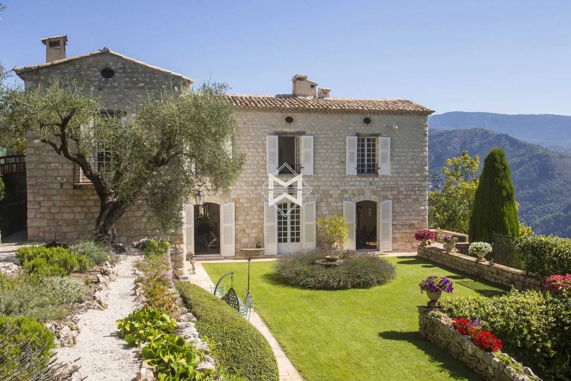 Hus i Le Broc, Provence-Alpes-Cote d'Azur 12075317