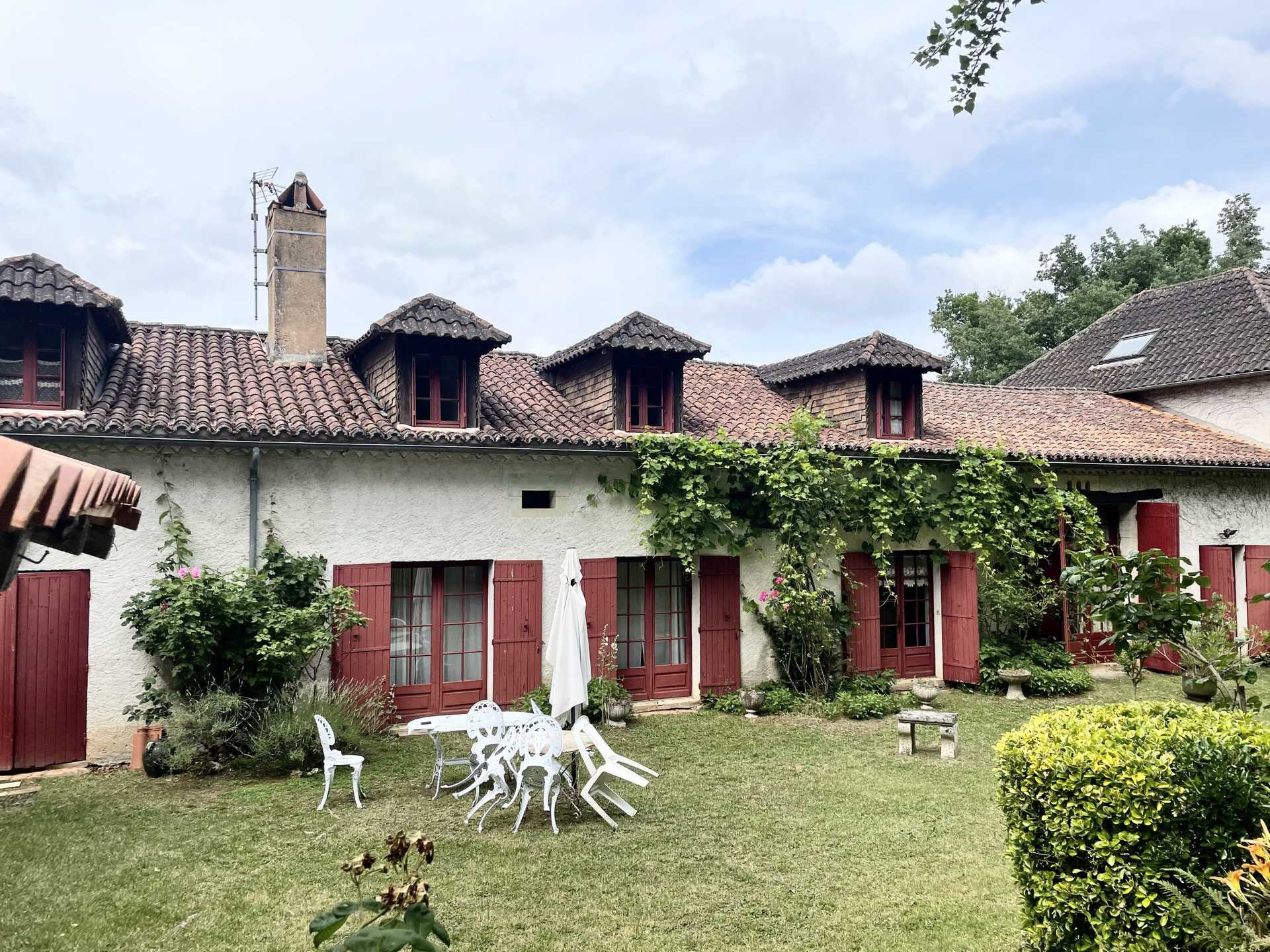 House in Neuvic, Nouvelle-Aquitaine 12075468