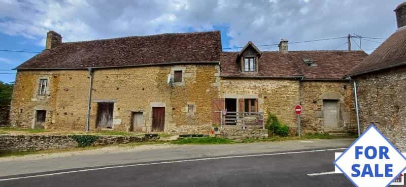 मकान में Ravigny, Pays de la Loire 12075482