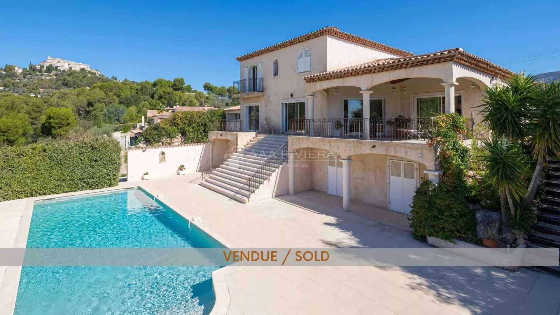σπίτι σε Carros, Provence-Alpes-Cote d'Azur 12075504