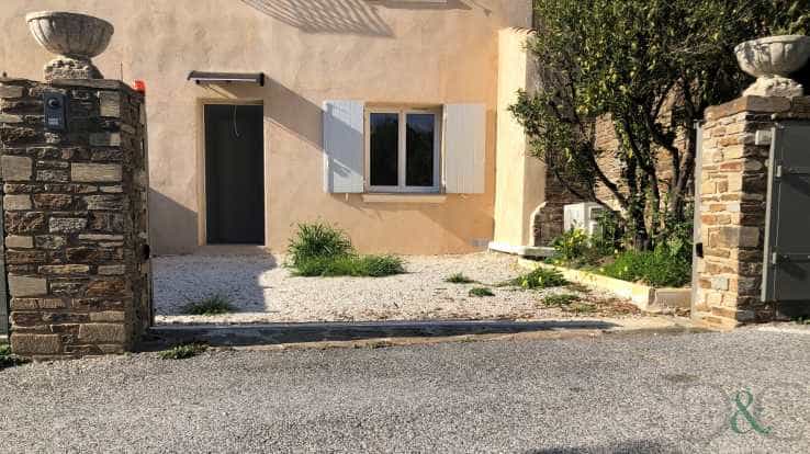 Condominium in Bormes-les-Mimosas, Provence-Alpes-Cote d'Azur 12076279