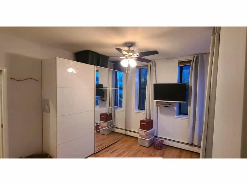 Condominium in New York, New York 12077151