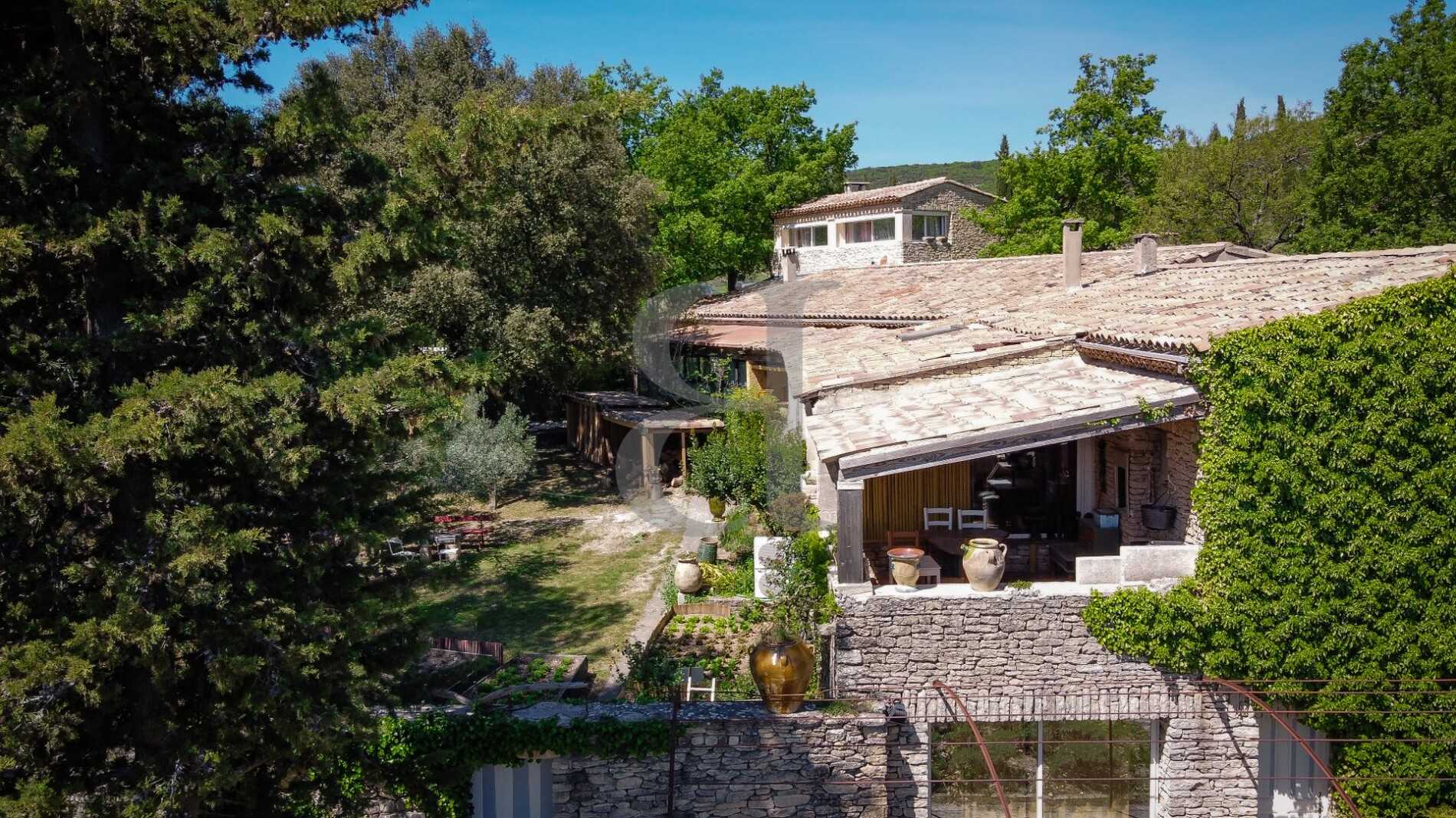 Annen i Gordes, Provence-Alpes-Cote d'Azur 12078050